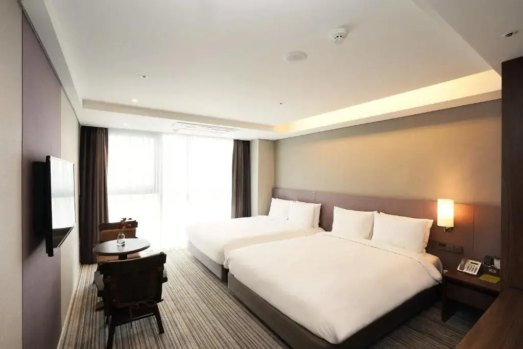 Deluxe Double Family room with harbour view (full double bed)