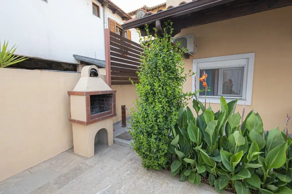 Alley House by Rentalspro