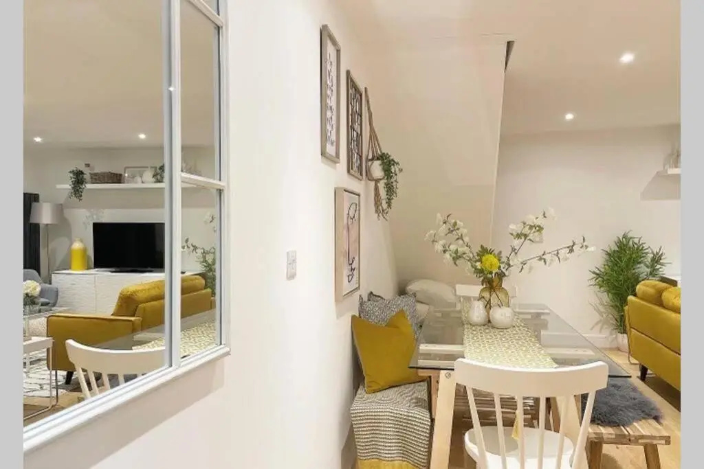 3 York Mews