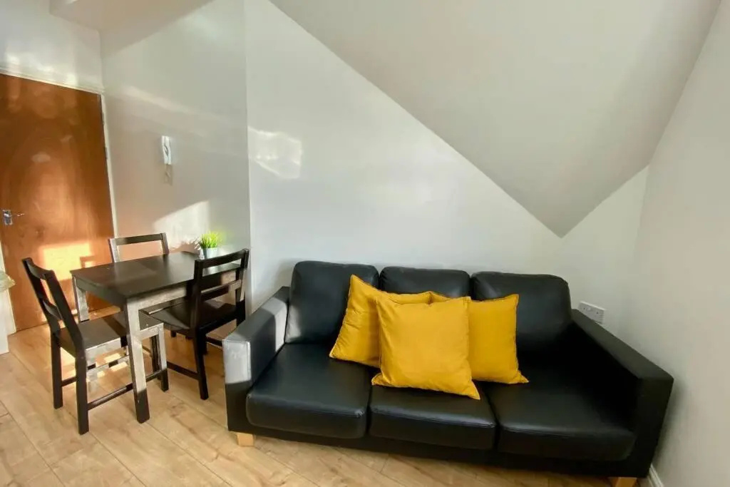 Group Of 8 Apartments For Up To 34 People By Centre!