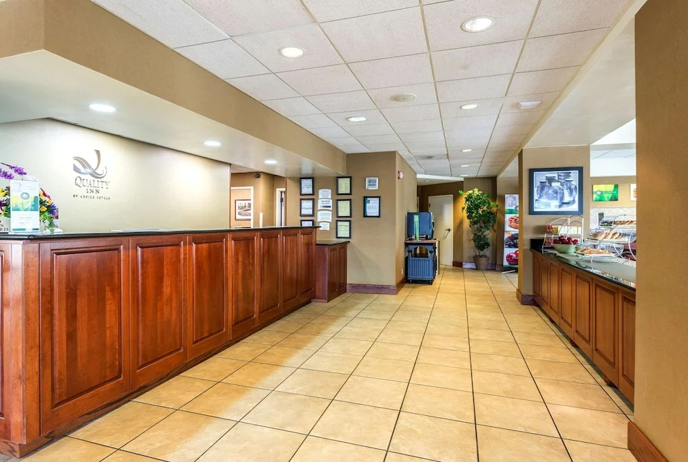 Lobby & Reception