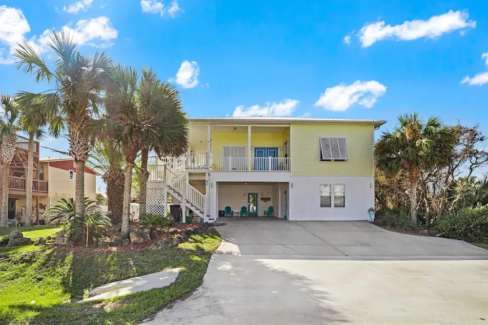 Perfect Beach House 2min Walk With Heated Pool and Hot Tub 4 bed 3 Bath With Pet Friendly