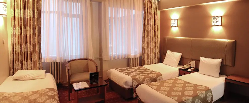 Economy Triple room with city view