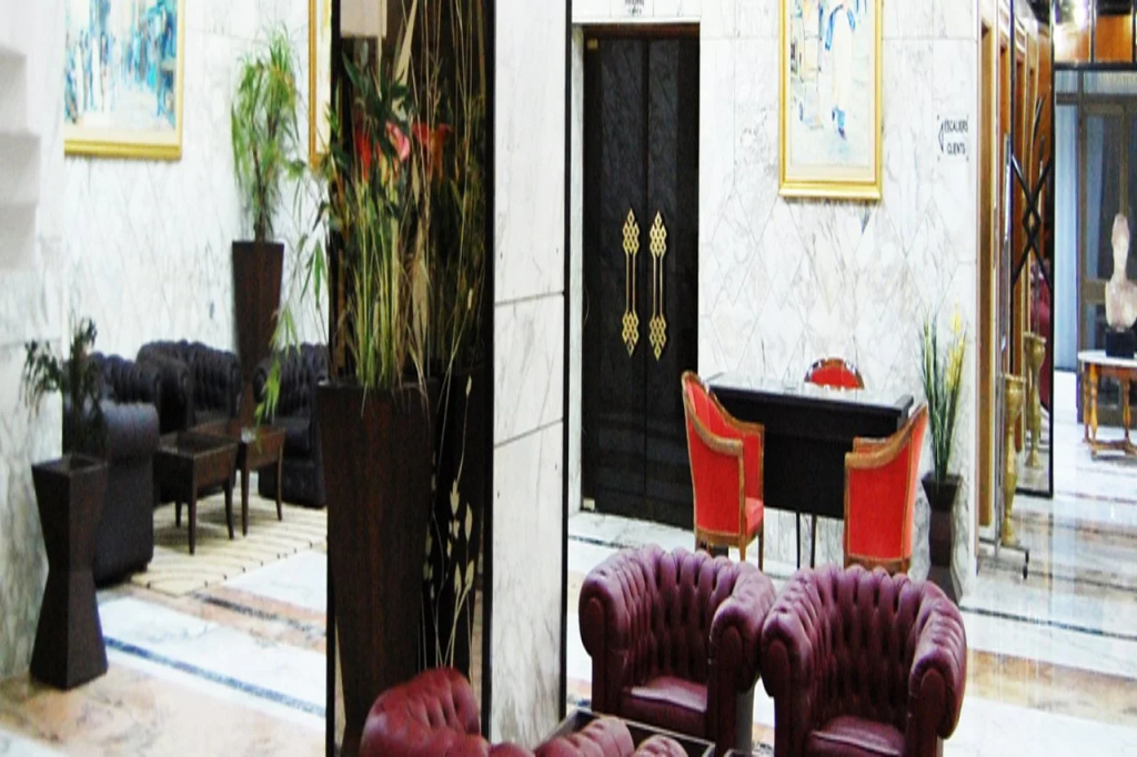 Hotel Diplomat — фото