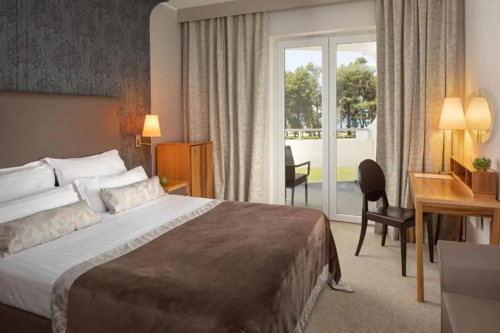 Classic Single room with balcony (single bed)