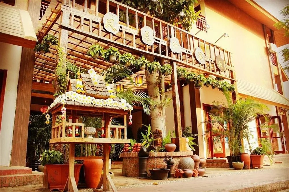Xishuangbanna Fengweizhu Inn
