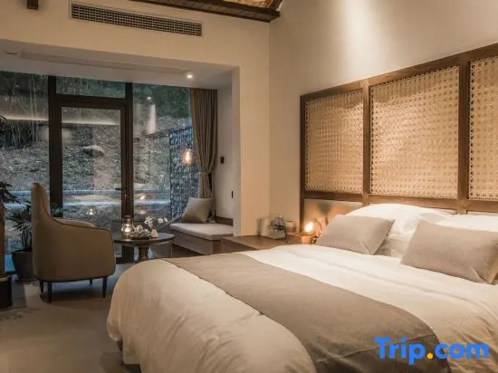 Standard Double room with courtyard view (full double bed)