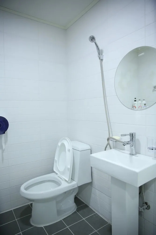 Ekonomy Hotel Gumi - Chambres