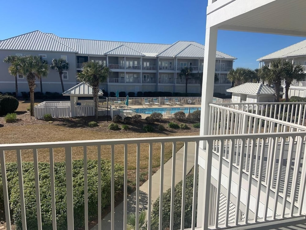 Pavilion Palms 103b