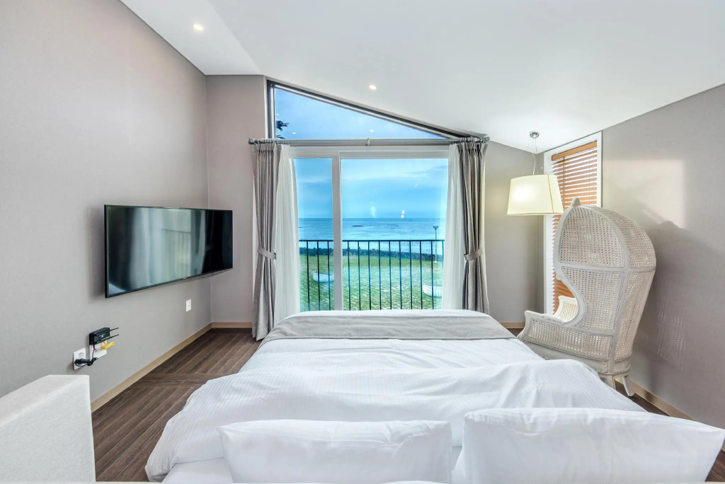 Standard room with ocean view