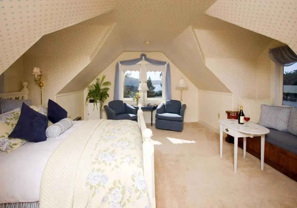 Standard Double room with ocean view (full double bed)