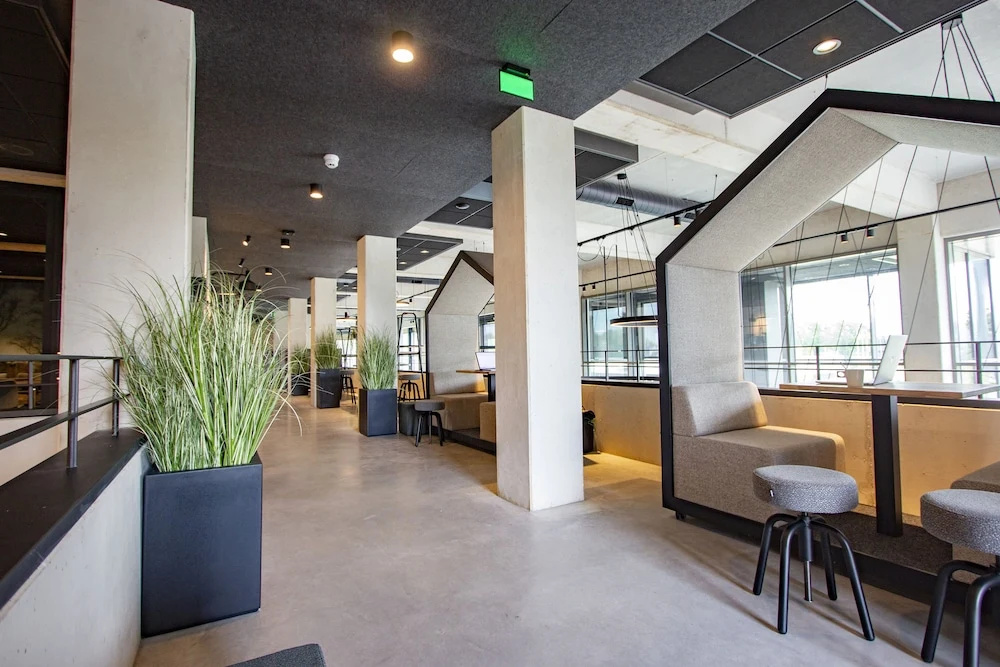 Lobby & Reception