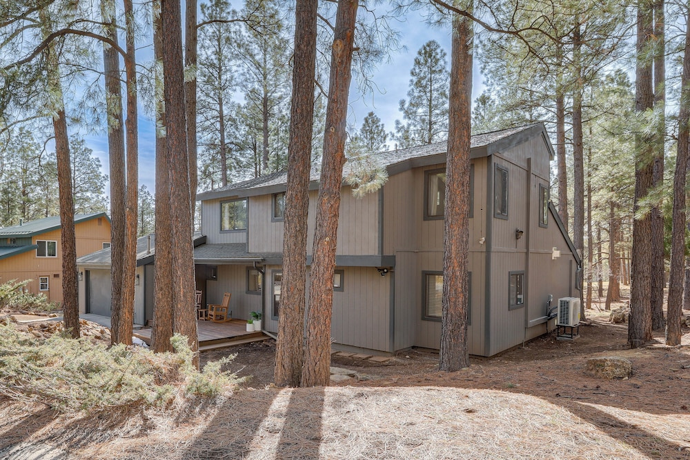 Forest-view Group Getaway, 4 Mi to Dtwn Flagstaff