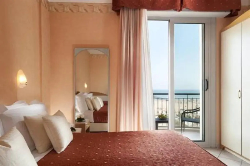 Double room (full double bed)