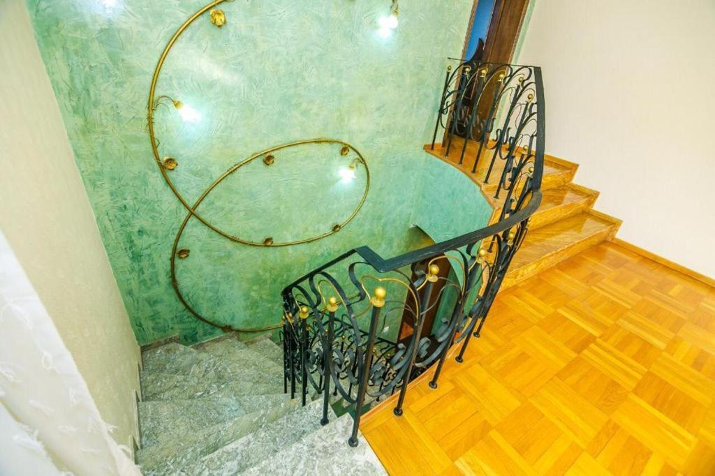 Коттедж с 4 комнатами в Baku Nizami Street Triplex 4 bedroom