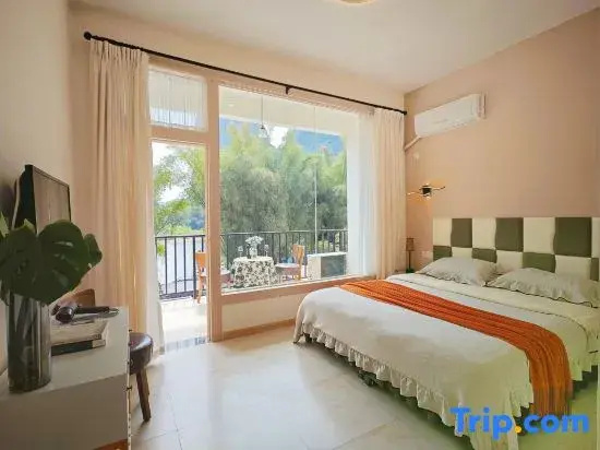 Standard Double room with balcony and with river view (full double bed)