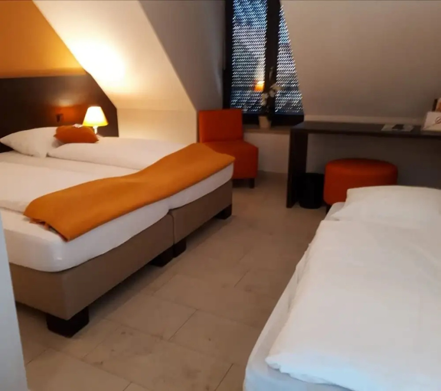 Economy Triple room