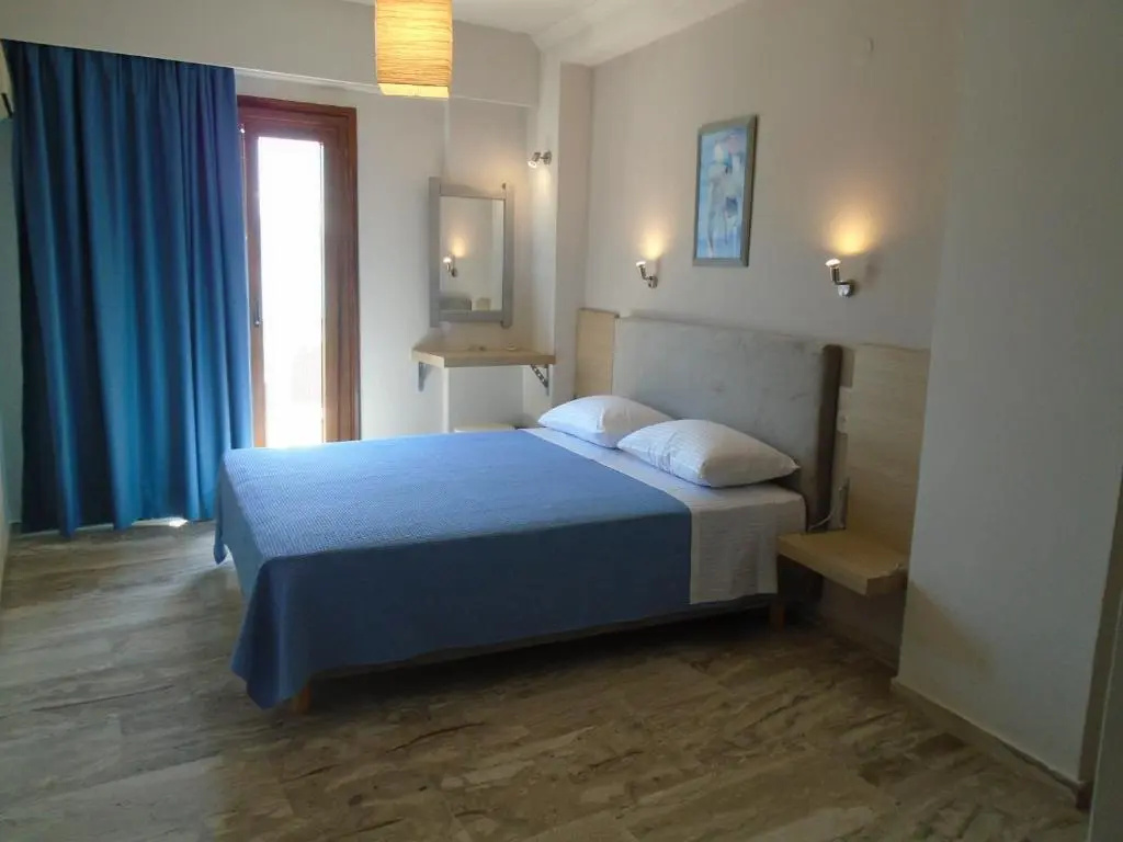 Standard Double room with sea view (full double bed)