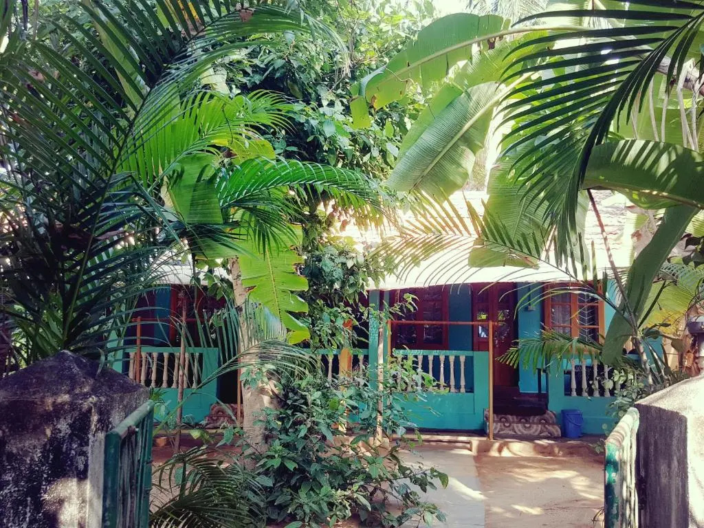 Standard Double room with garden view (full double bed)