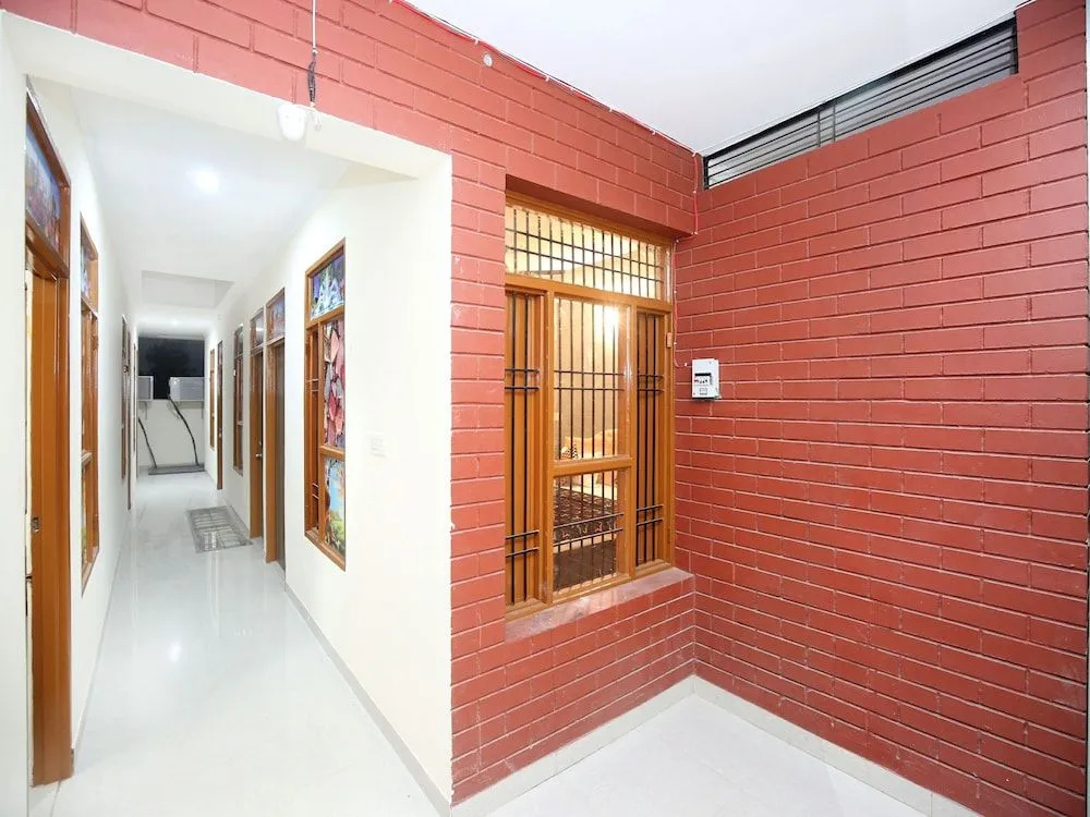 OYO 12745 Hotel Red House
