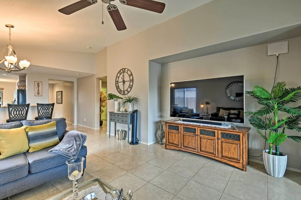West Phoenix Home: Hike, Dine & Golf Nearby! - фото 9