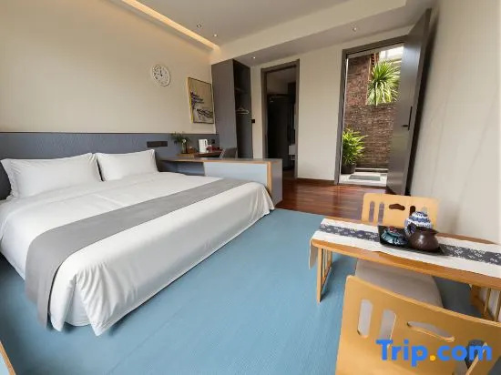 Standard Double room with view (full double bed)