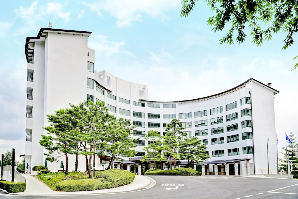 Cheongpung Resort Lake Hotel