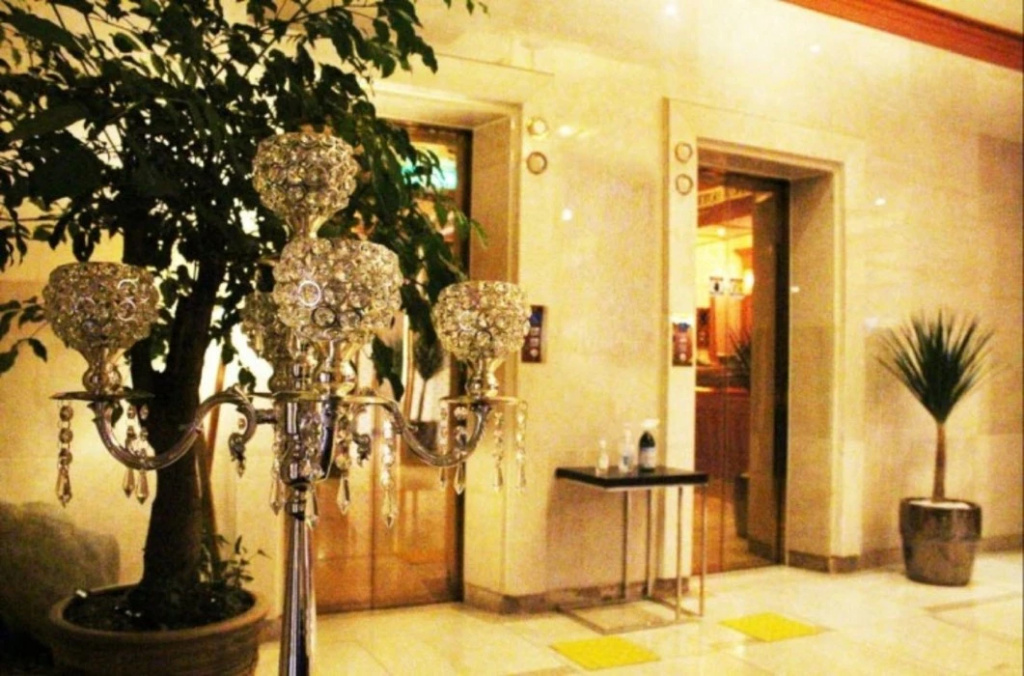 Food & Beverage