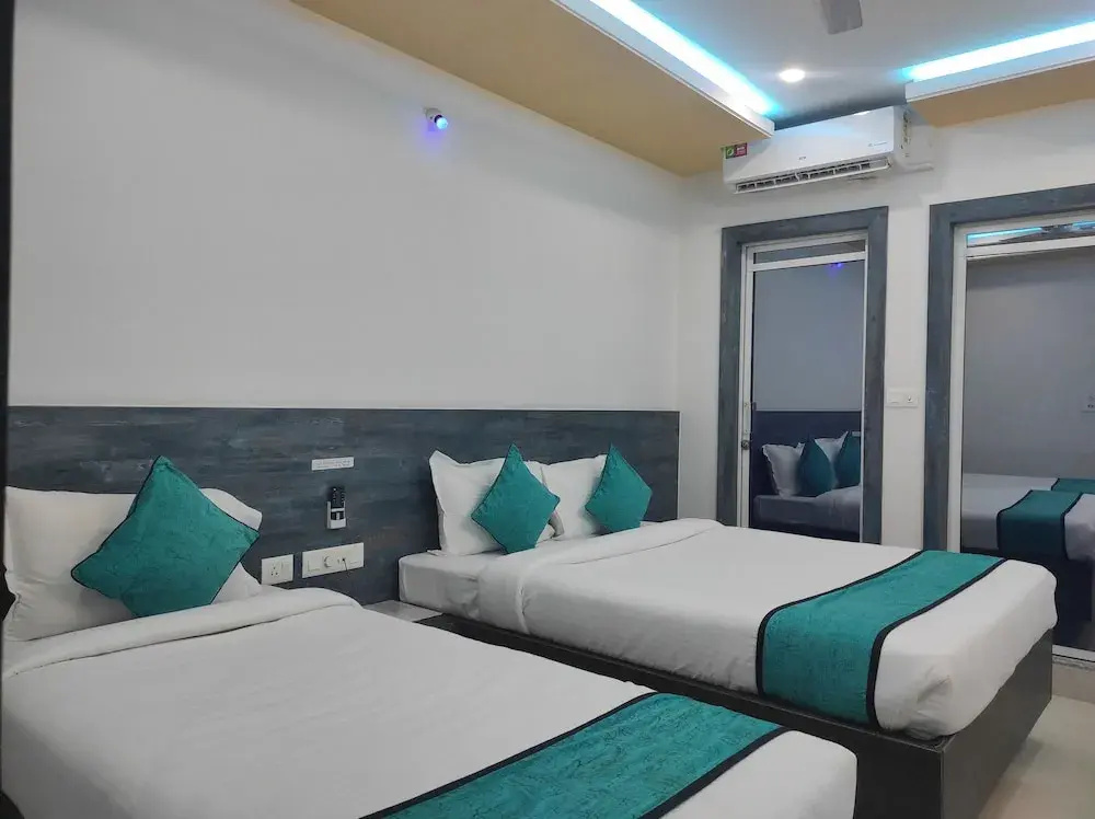 Deluxe Double room (full double bed)