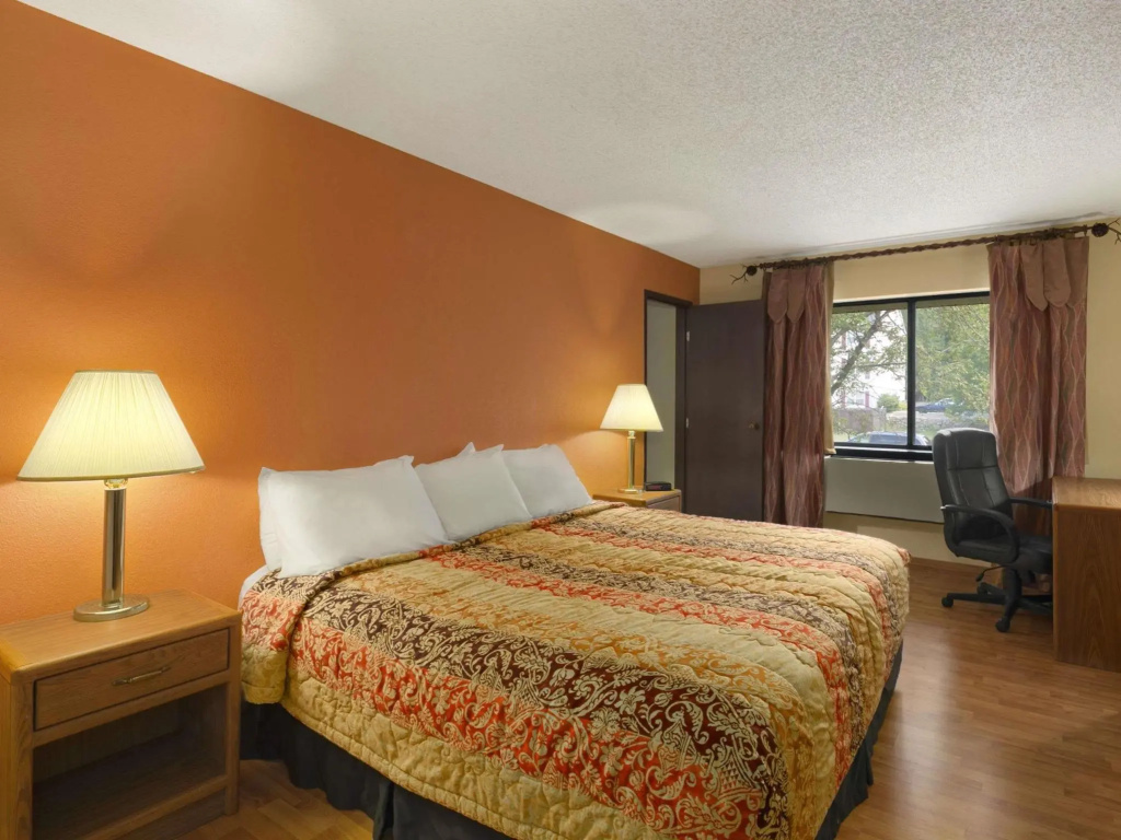 Double Suite (full double bed)