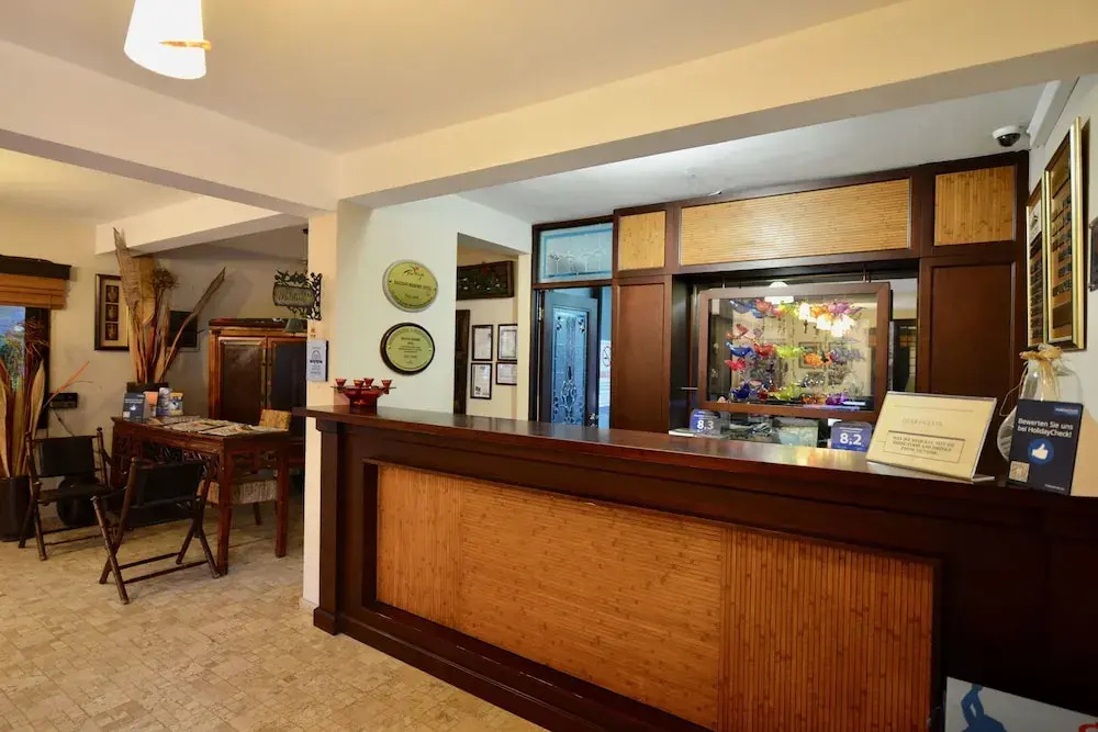 Lobby & Reception