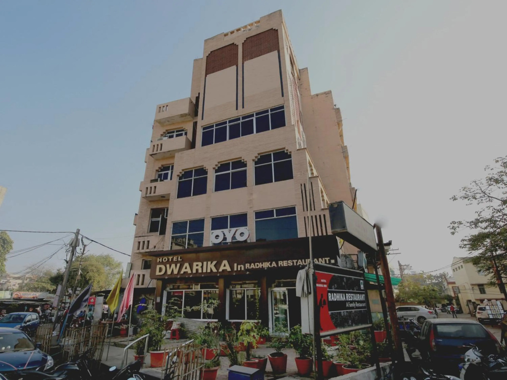 OYO 9305 Hotel Dwarika Inn