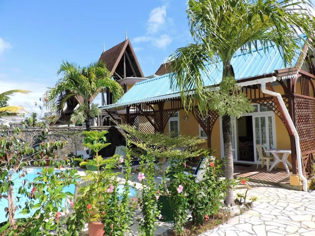 4 bedrooms villa at Blue Bay 550 m away from the beach with private pool enclosed garden and wifi