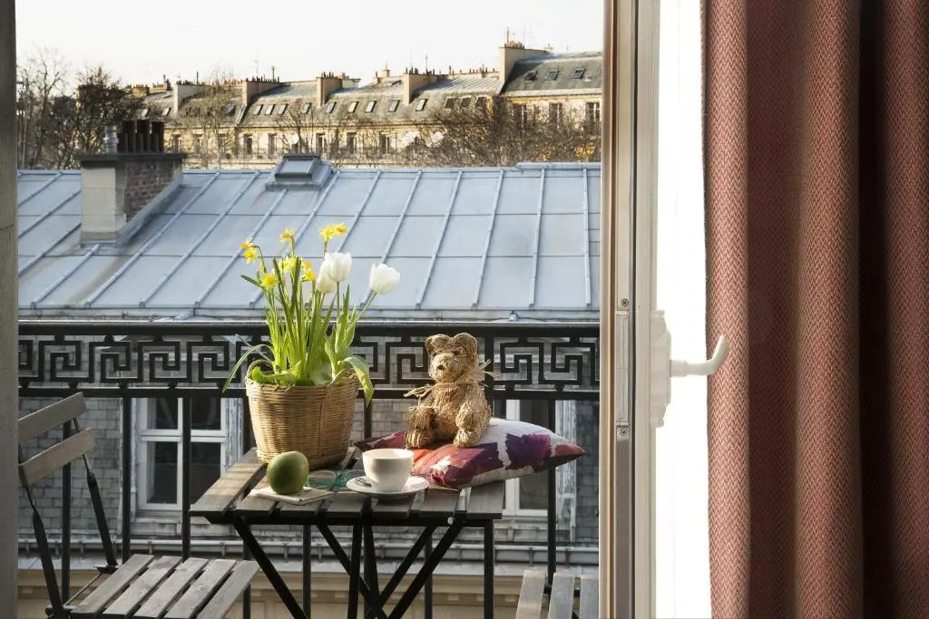 Classic Double room with balcony (full double bed)