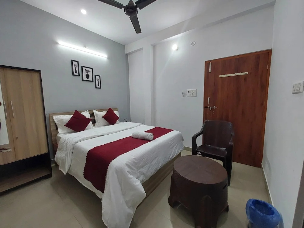 Standard Double room with city view (full double bed)