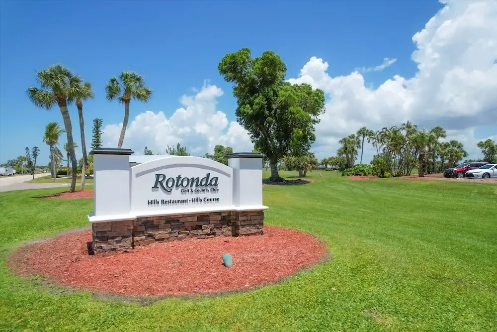 Rotonda West 2 Bedroom Condo w Lanai 9 miles to Gulf Beaches 2 Condo