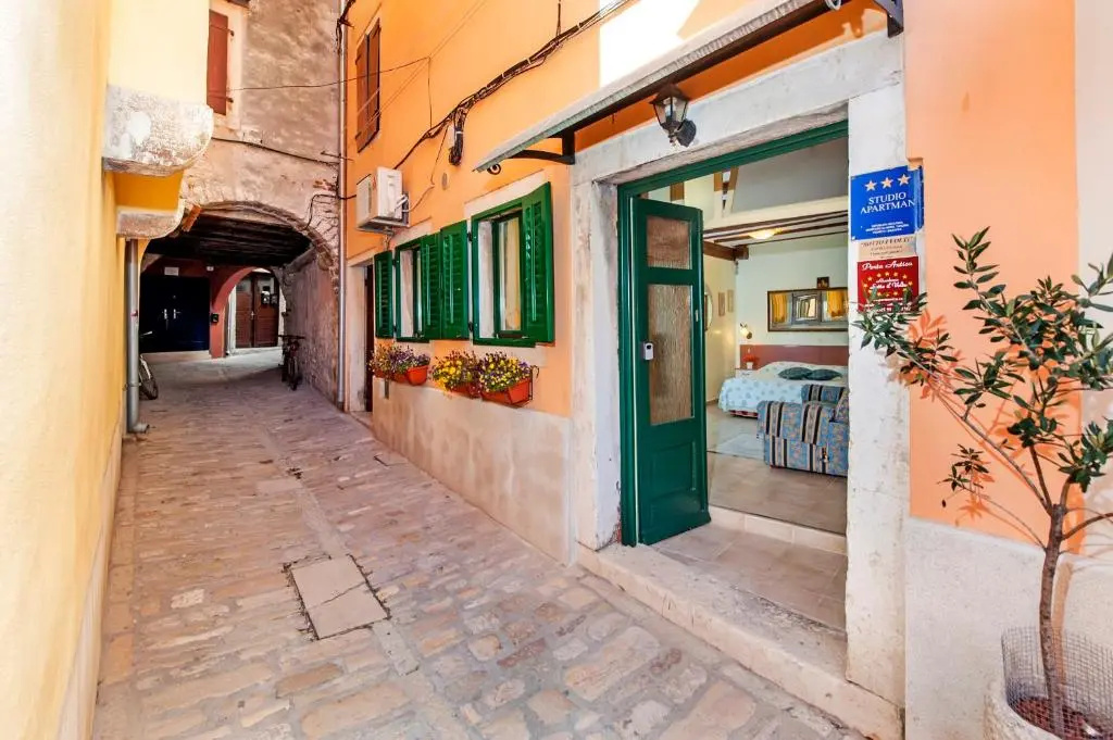Guest house SOTTO I VOLTI by Porta Antica