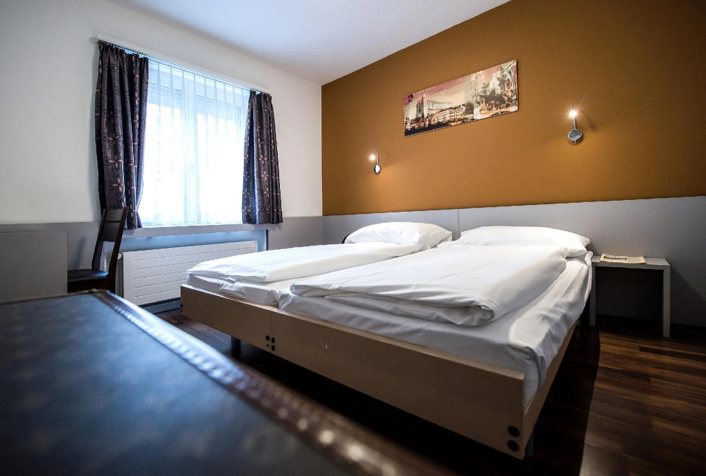 Standard Double room (full double bed)