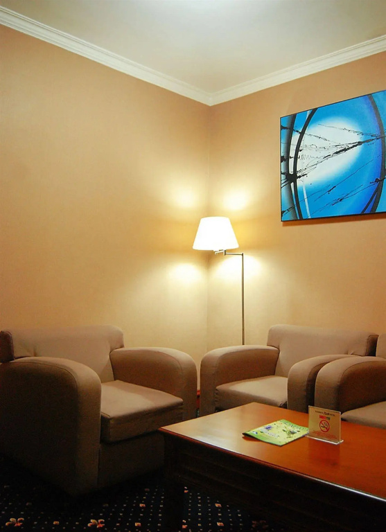 Surabaya Suites Hotel Powered by Archipelago - Général