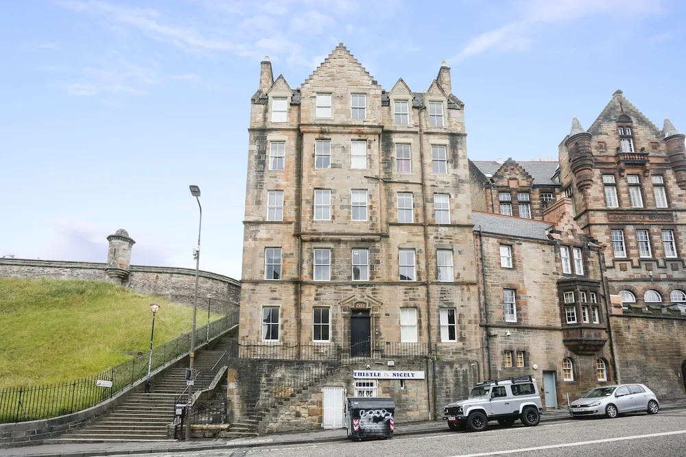 JOIVY Bright 2Br Apt W/ Stunning View, Next To Edinburgh Castle