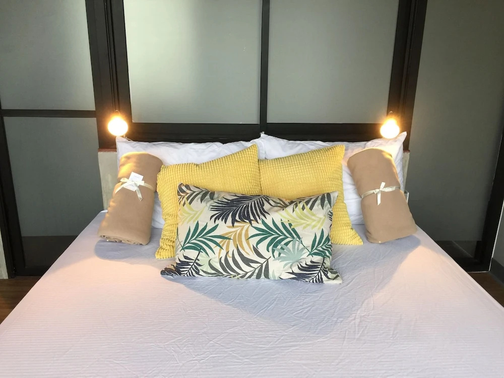 Standard Double room with city view (full double bed)