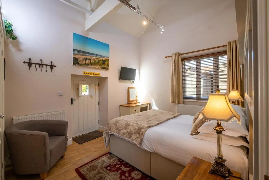 Superior Double room with courtyard view (full double bed)