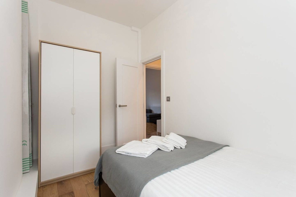 Sleek 2BR flat in Hither Green, by Mountsfield Park
