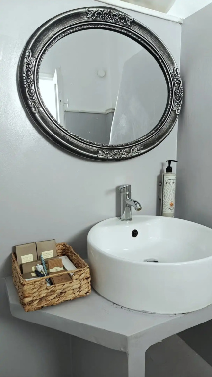 Comfort room