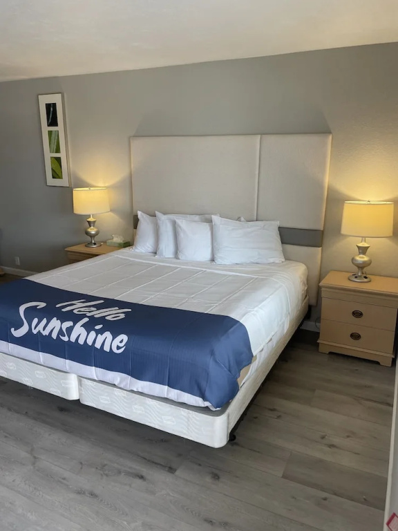 Deluxe Double room (full double bed)
