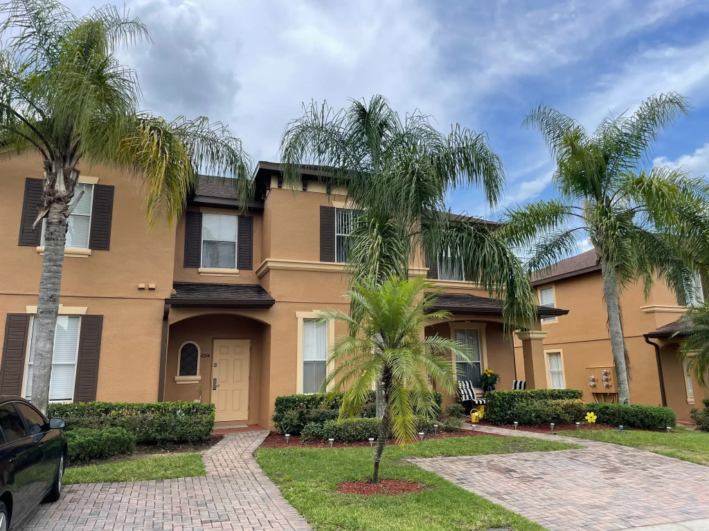 New on the market: town home with resort amenities, Davenport, US