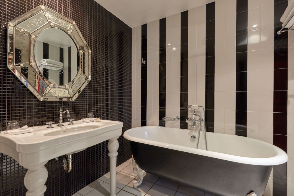 Hôtel du Petit Moulin, Haute Couture hotel by Lacroix 6
