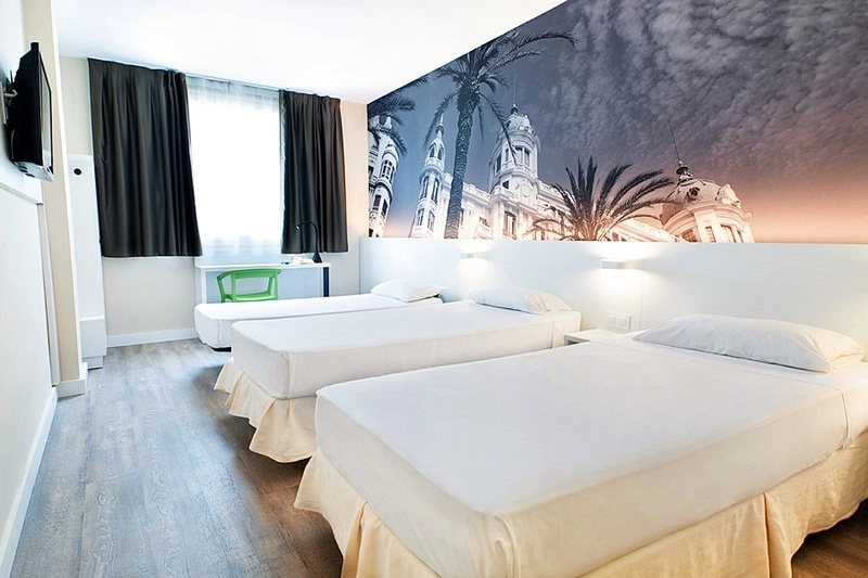 B&B HOTEL Alicante - Tap to explore photos