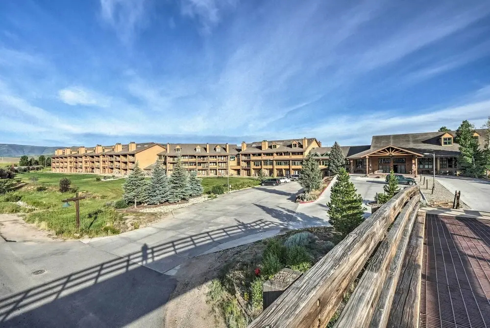 Pool & Hot Tub Access at Top-floor Granby Getaway!