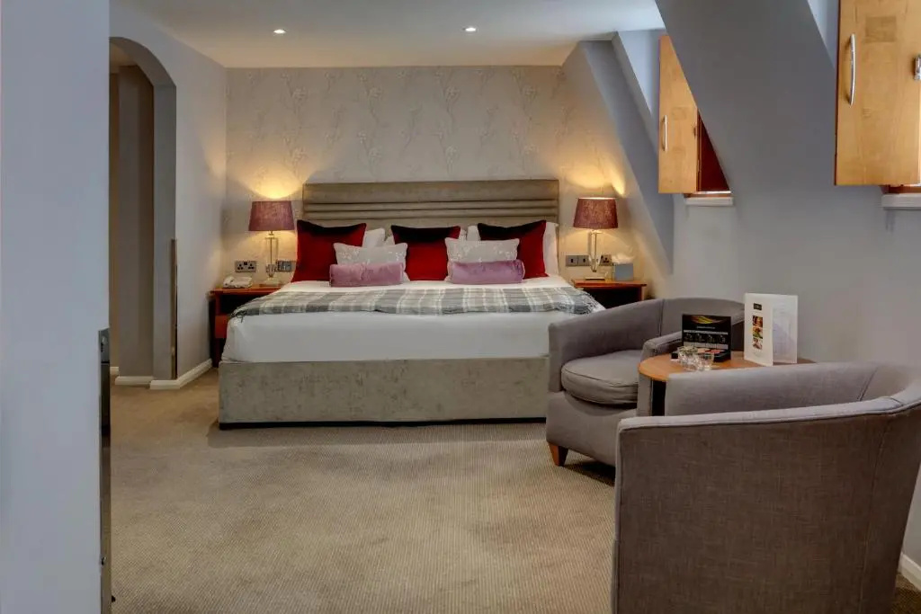 Hyde & Seek, London Hyde Park, a Tribute Portfolio Hotel - Tap to explore photos